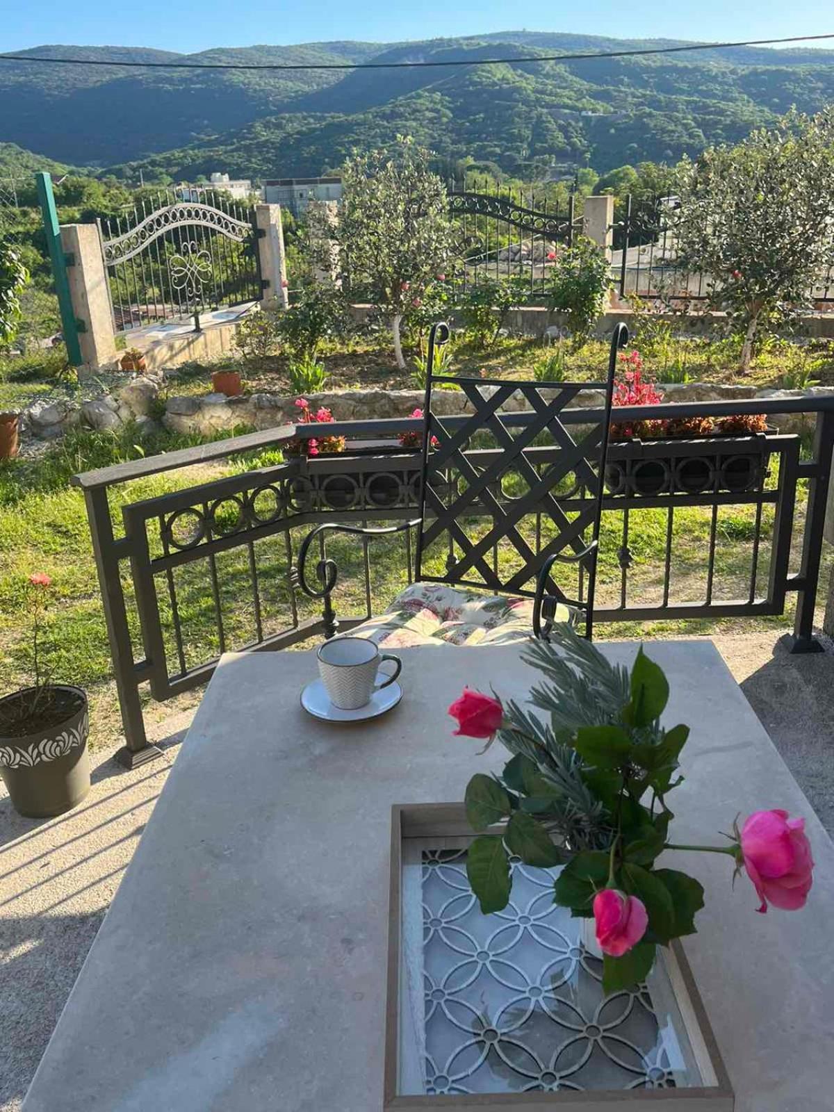 Sunny Hill - Parking - Fenced Garden - Luxury Loft Lägenhet Kotor Exteriör bild